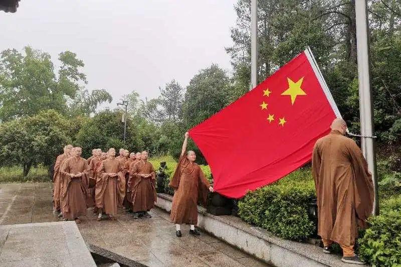 血液粘稠多半“吃”出来的,这3种食物,少吃1口,血液越顺畅