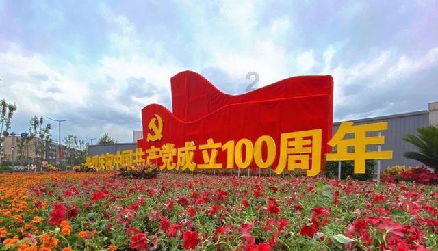 逃离残破的机舱